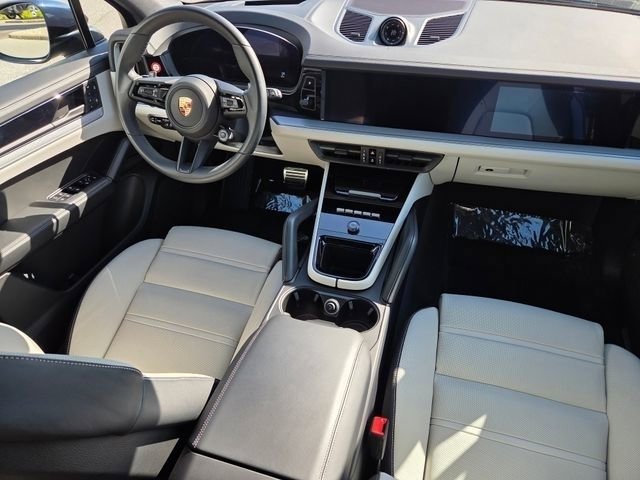 Used 2025 Porsche Cayenne S AWD/4WD image 31