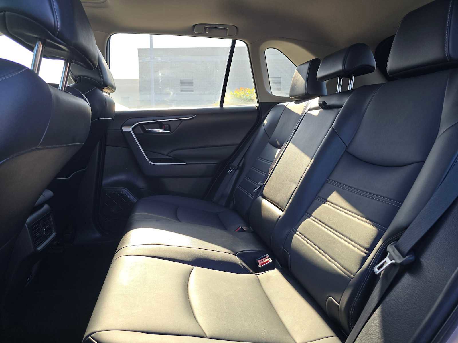 Used 2022 Toyota RAV4 XLE Premium image 19