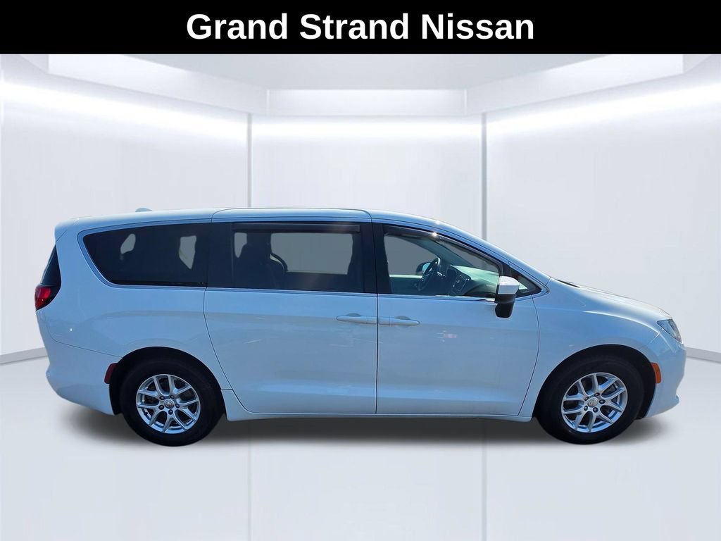 Used 2018 Chrysler Pacifica LX FWD image 6