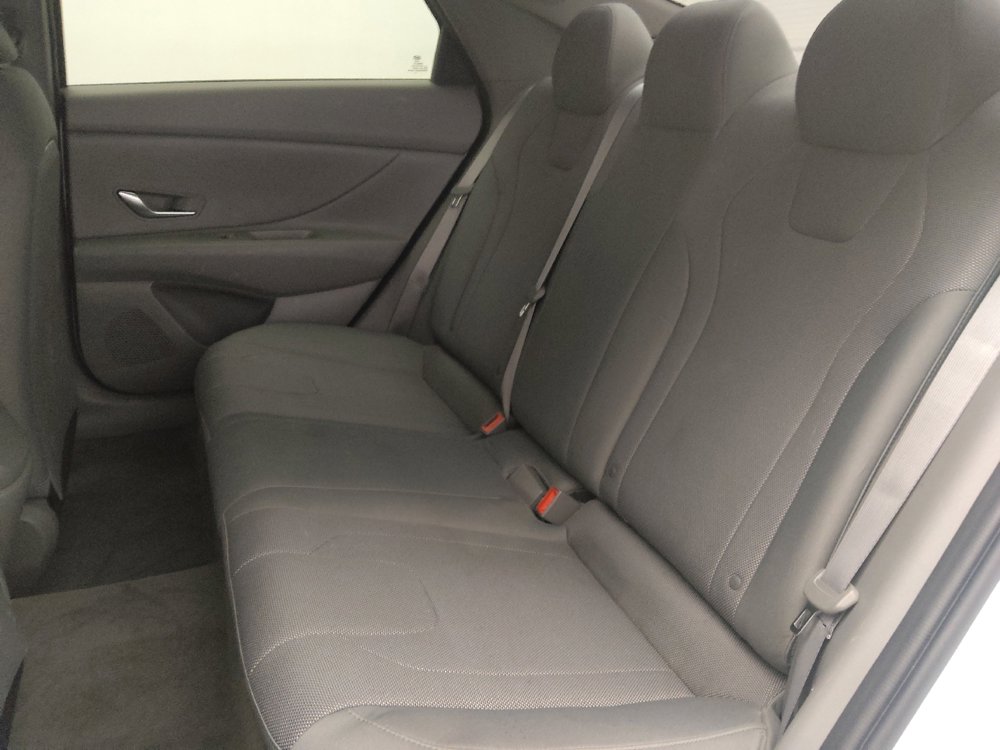 Used 2021 Hyundai Elantra SE image 18