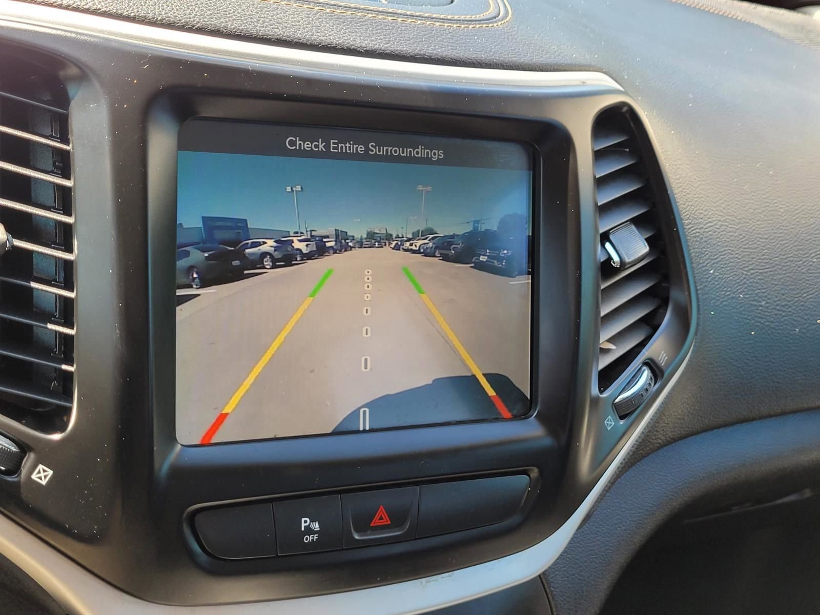 Used 2018 Jeep Cherokee Latitude Plus FWD image 24