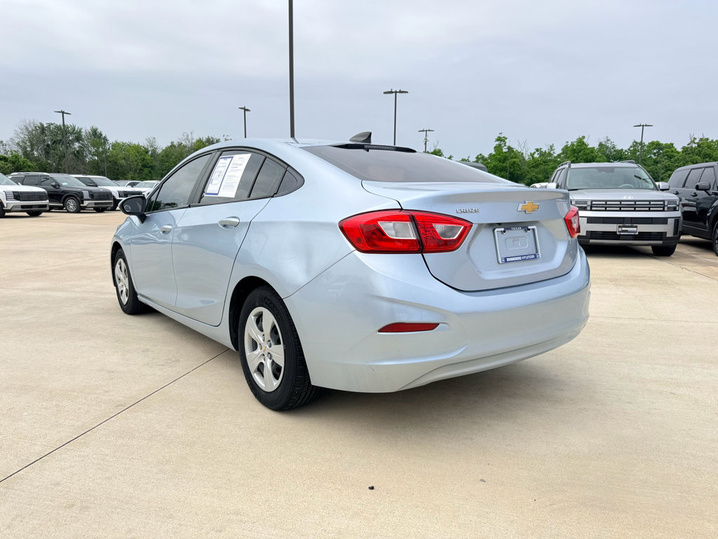 Used 2017 Chevrolet Cruze LS FWD image 5