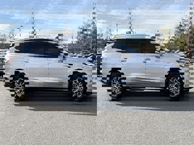 Used 2022 Buick Enclave Premium image 2