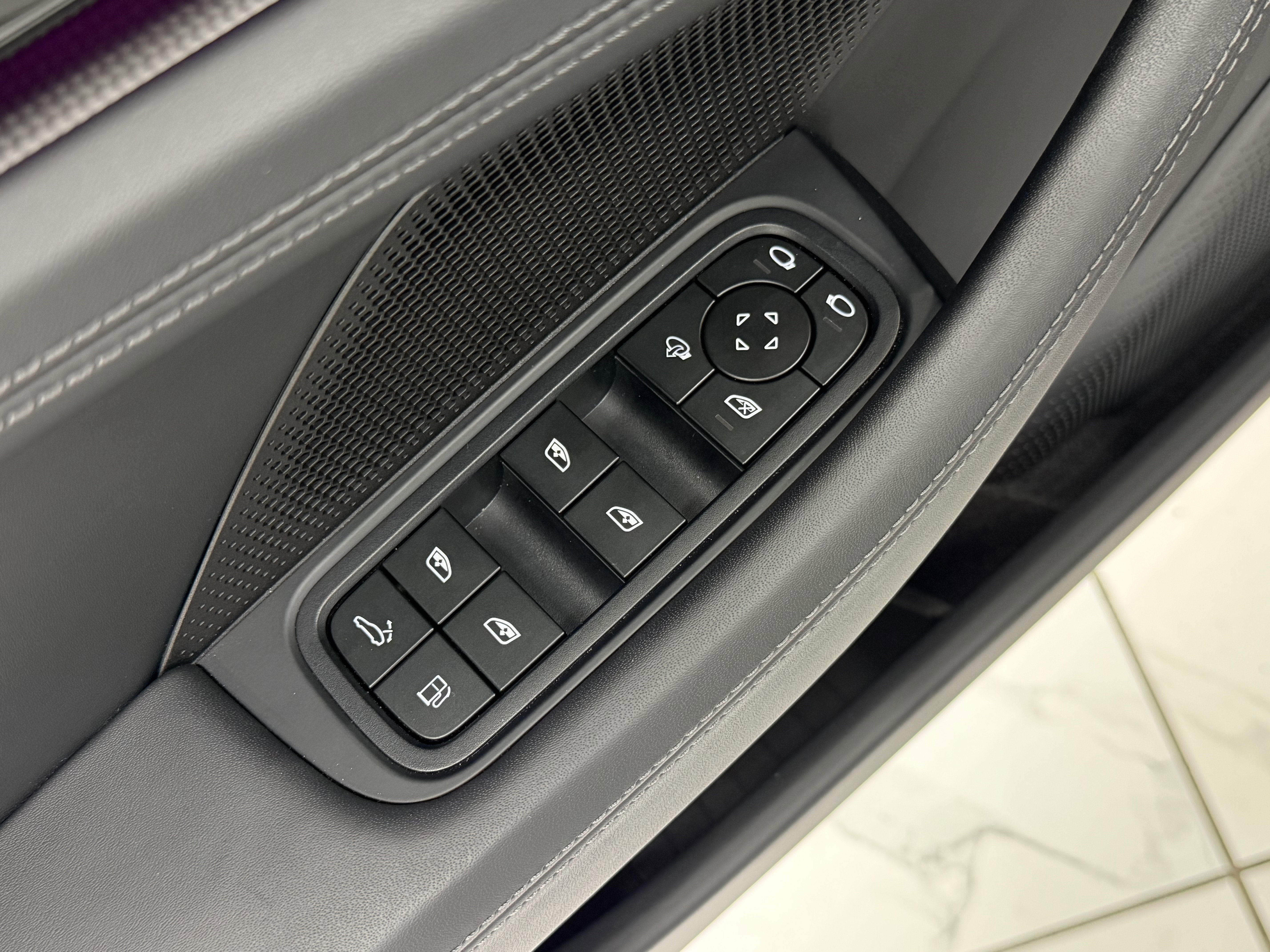 Used 2025 Porsche Panamera Turbo S image 28