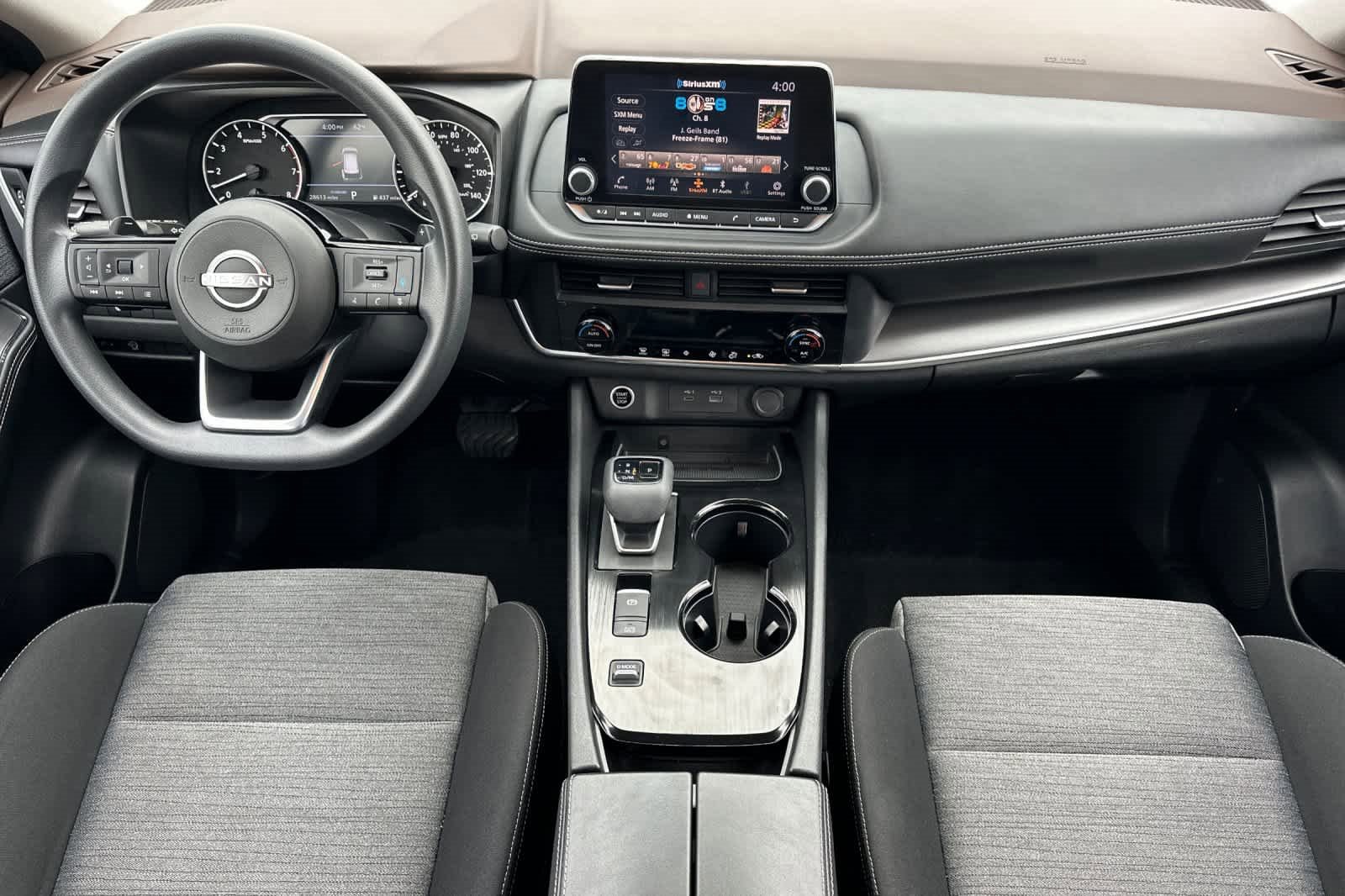 Used 2023 Nissan Rogue SV image 3