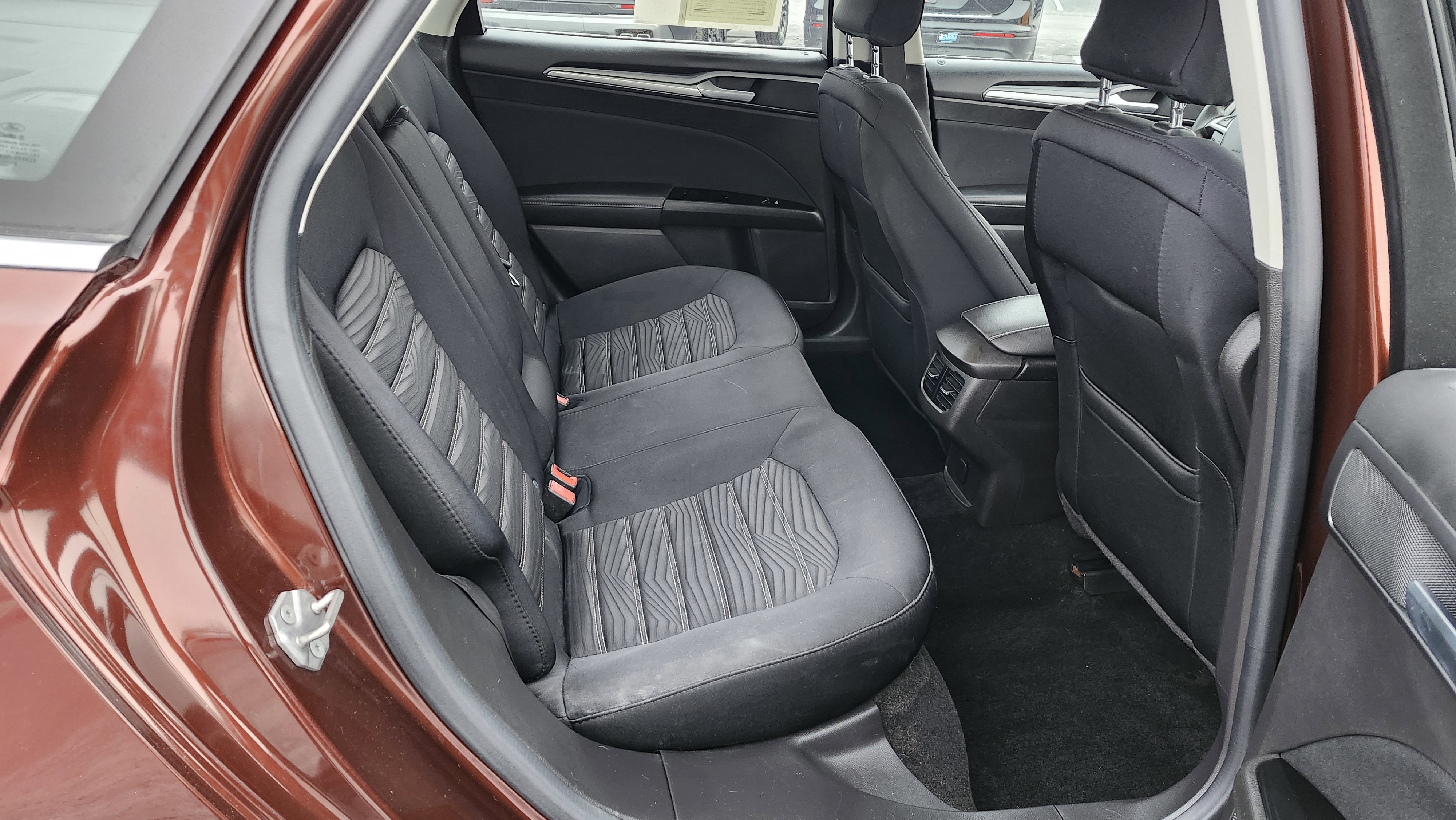 Used 2016 Ford Fusion SE image 18