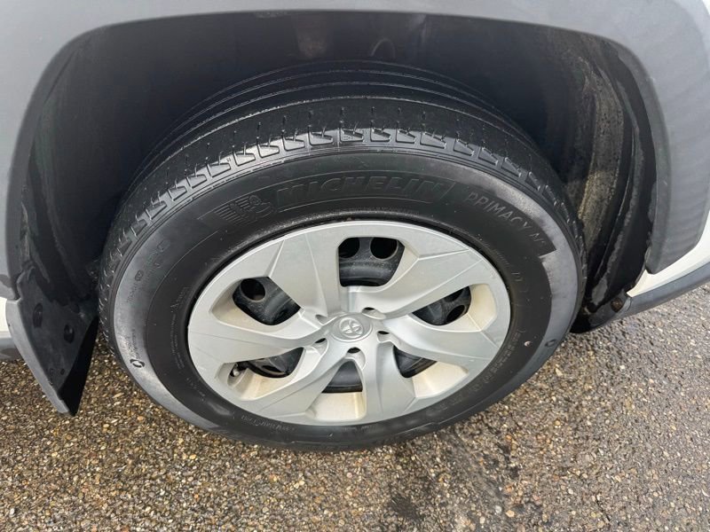 Used 2019 Toyota RAV4 LE image 15
