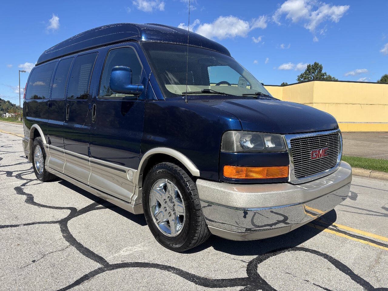 Used 2003 GMC Savana 3500 RWD image 3