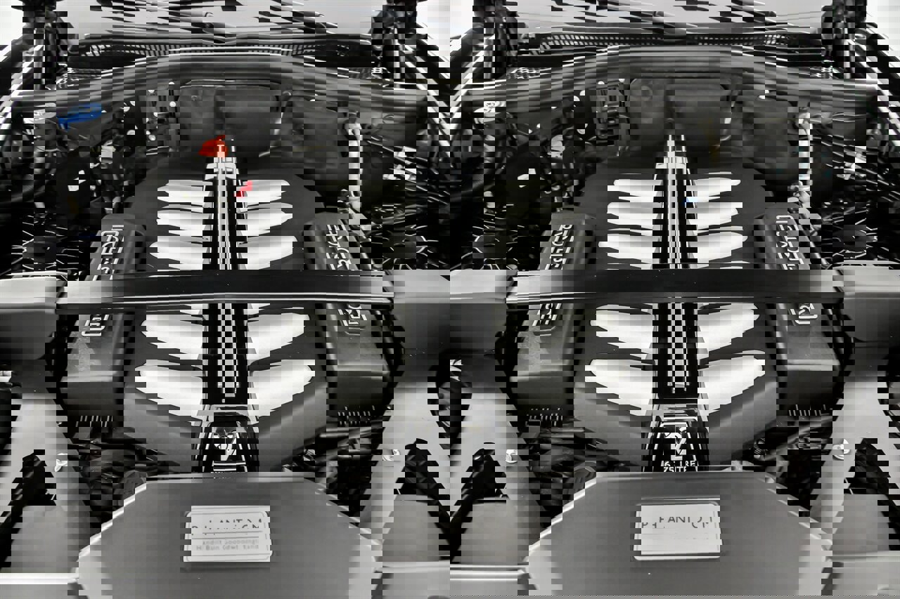 Used 2018 Rolls-Royce Phantom Sedan image 17