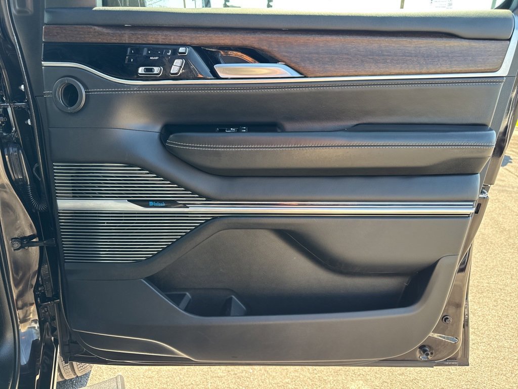 Used 2023 Jeep Grand Wagoneer L Series II image 37