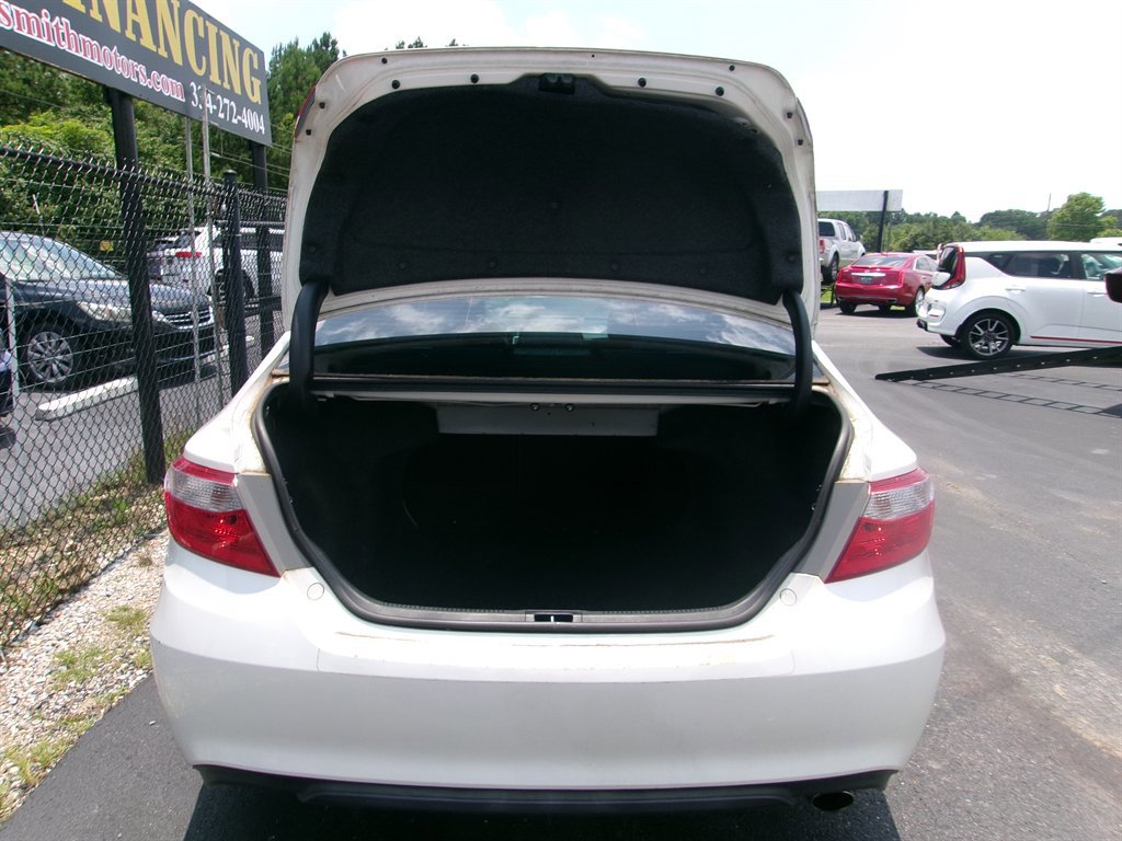 Used 2015 Toyota Camry SE image 13