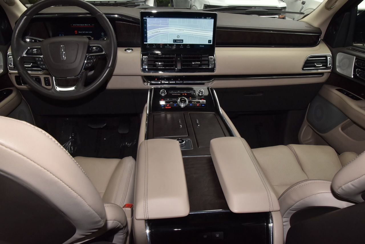 Certified 2023 Lincoln Navigator Reserve AWD/4WD image 17