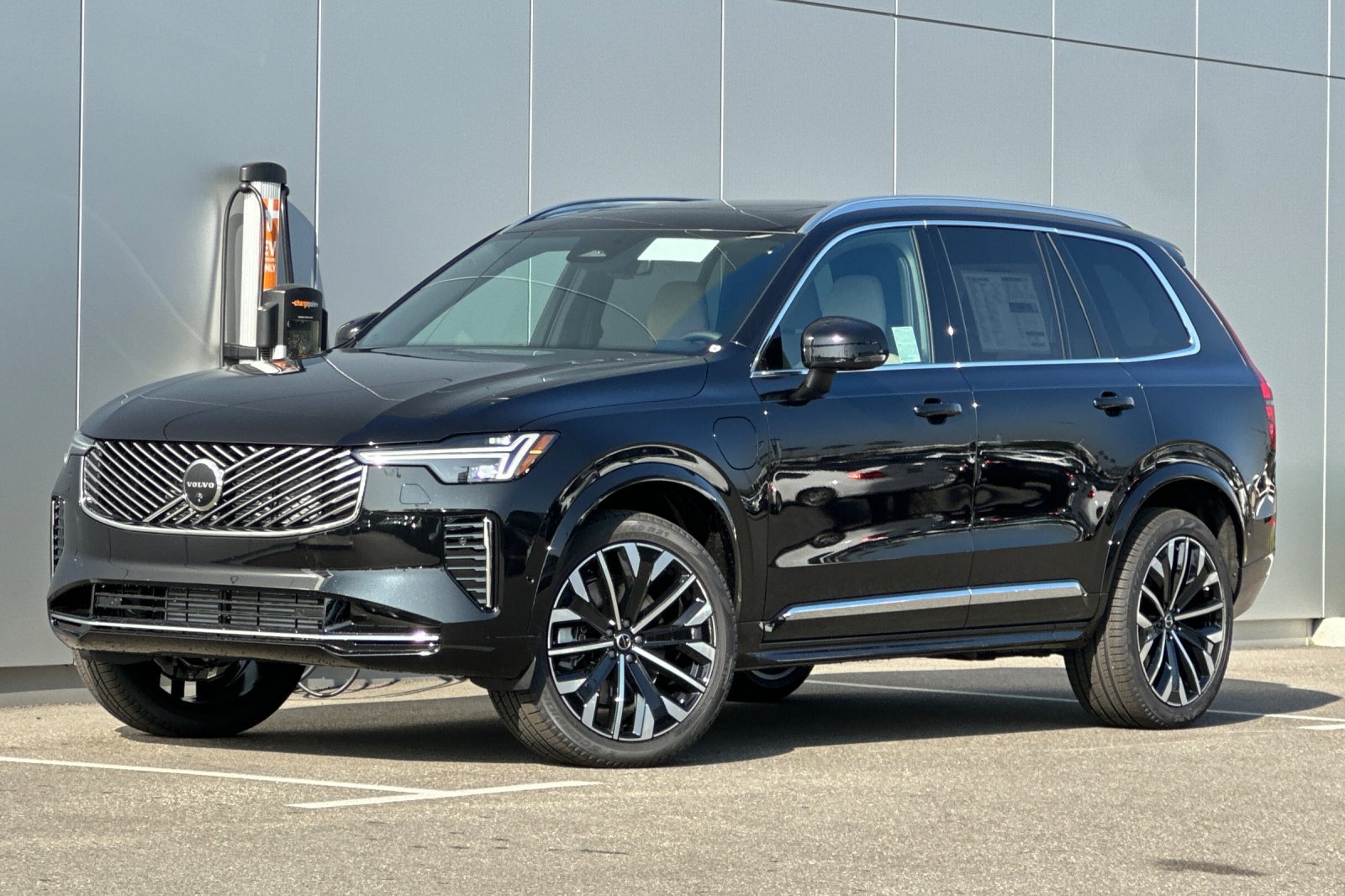 Used 2026 Volvo XC90 T8 Plus w/ Protection Package Premier AWD/4WD image 1