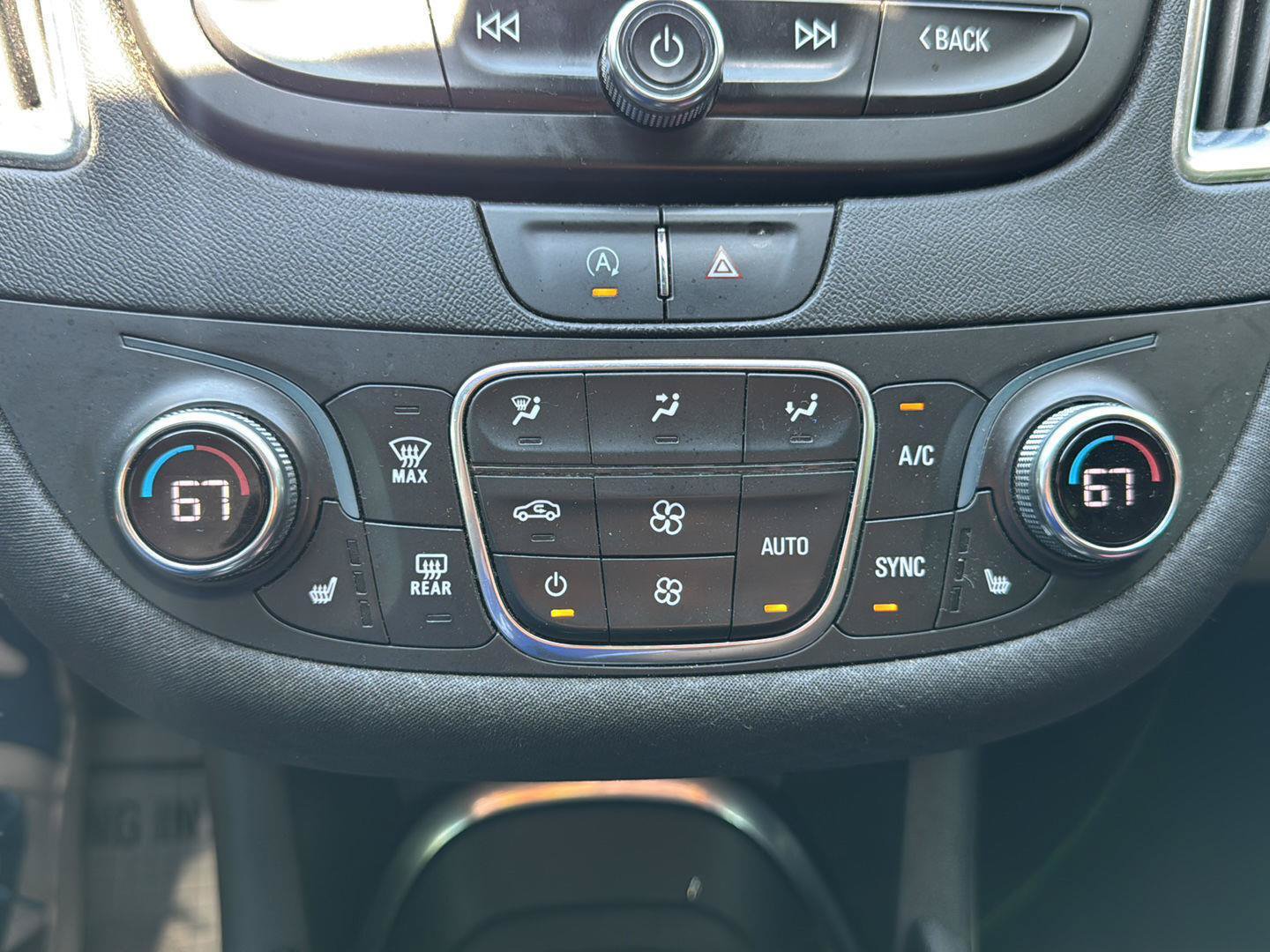 Used 2020 Chevrolet Malibu LT FWD image 16