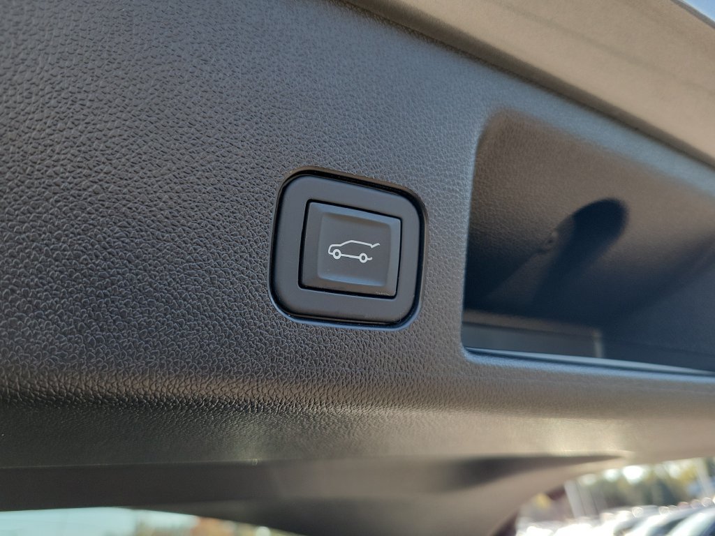 Certified 2025 Chevrolet Equinox EV LT AWD/4WD image 33