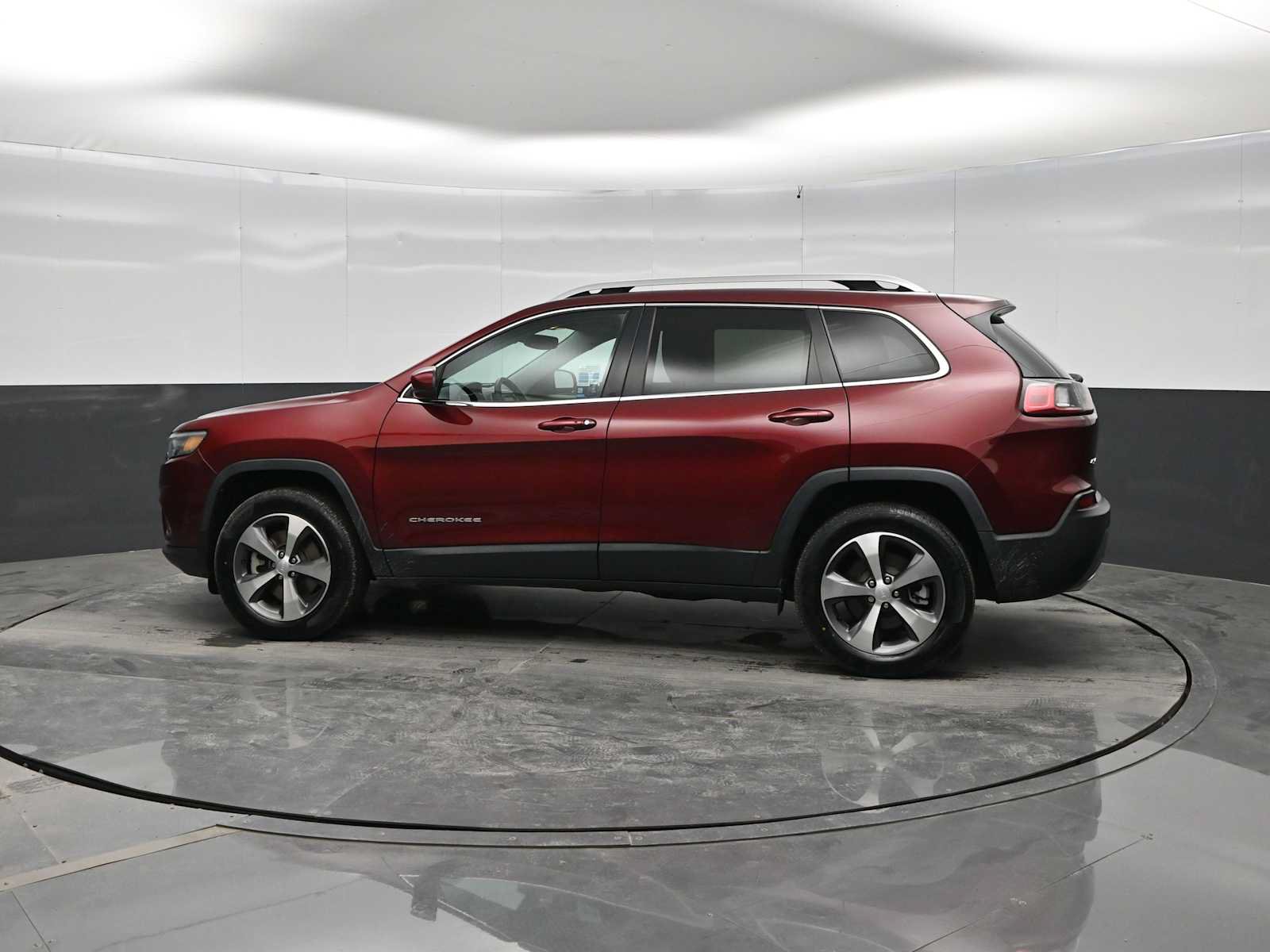 Used 2021 Jeep Cherokee Limited w/ Elite Package AWD/4WD image 5