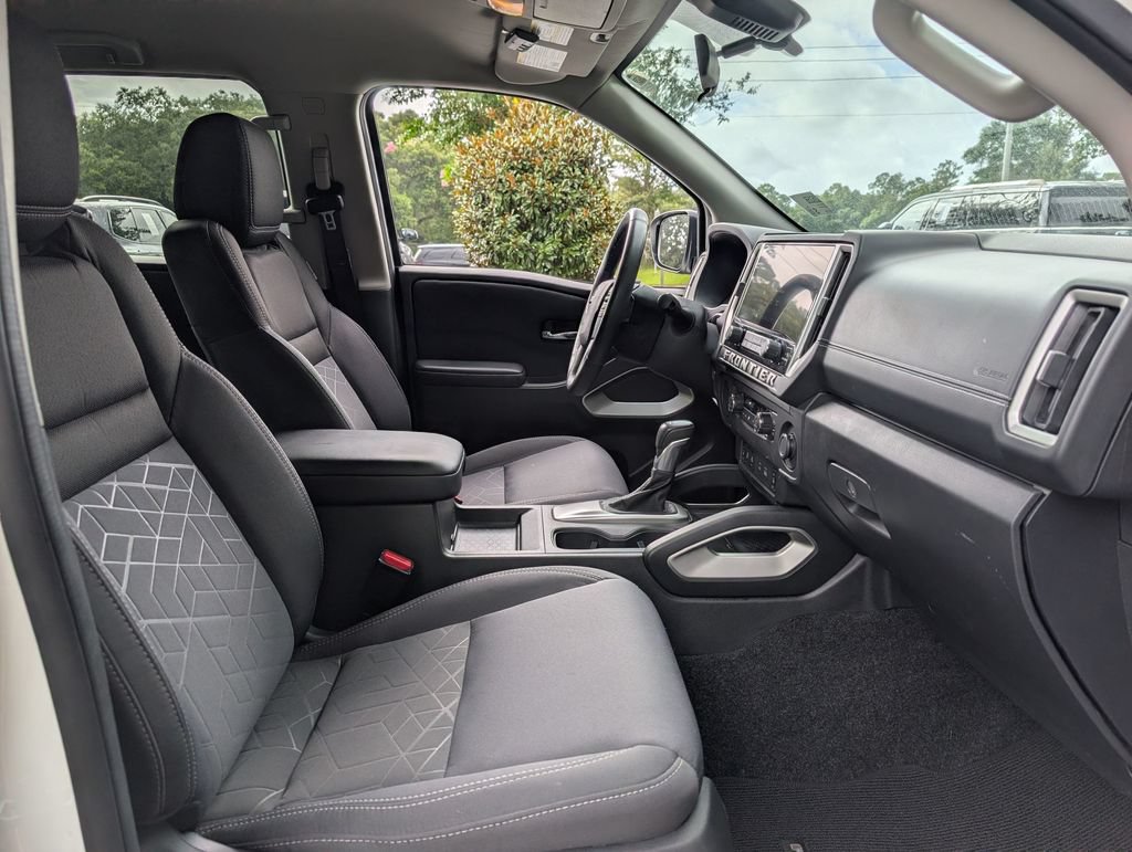 Used 2025 Nissan Frontier SV w/ SV Convenience Package RWD image 27
