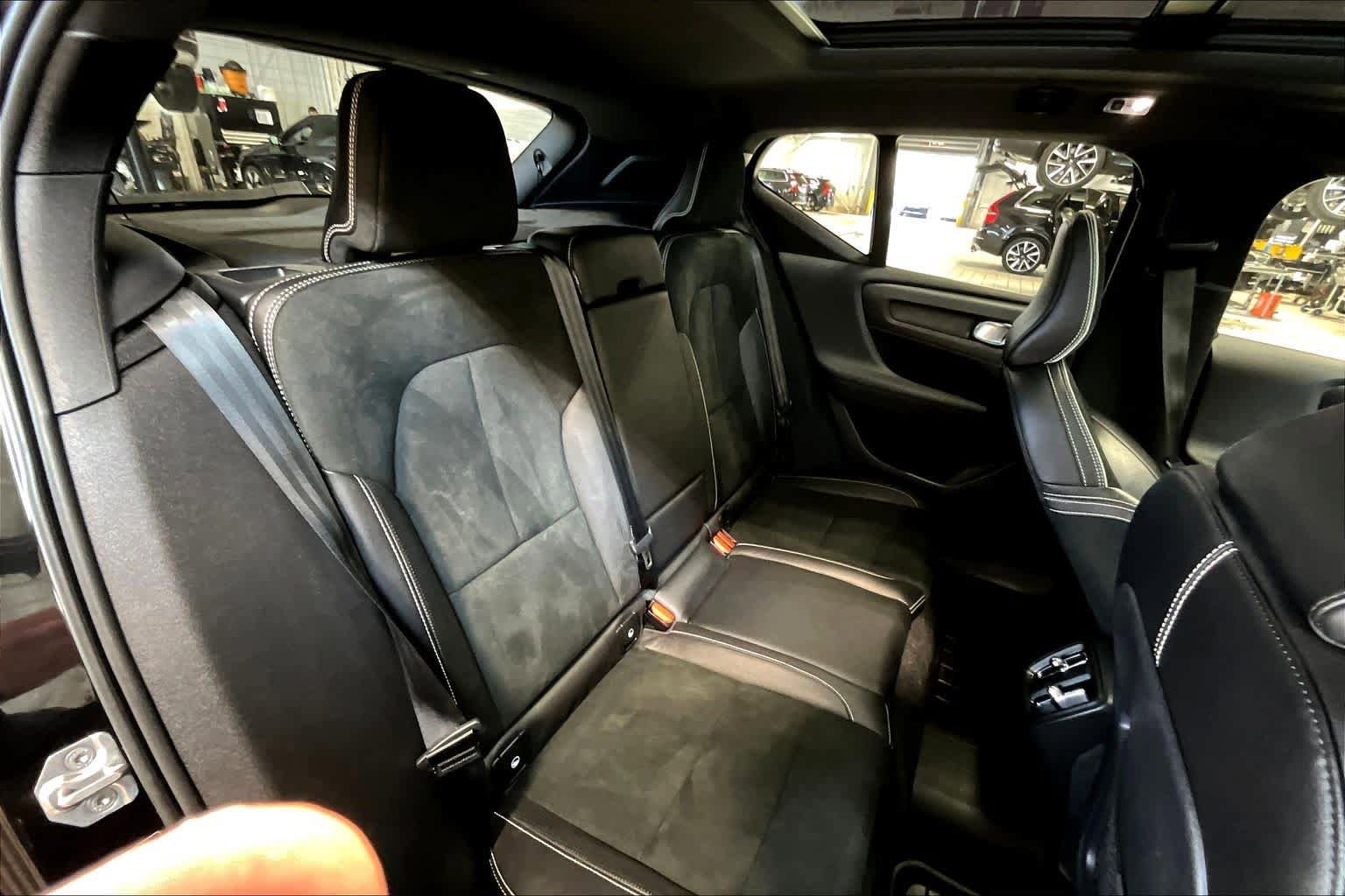Used 2020 Volvo XC40 T5 R-Design w/ Protection Package AWD/4WD image 19