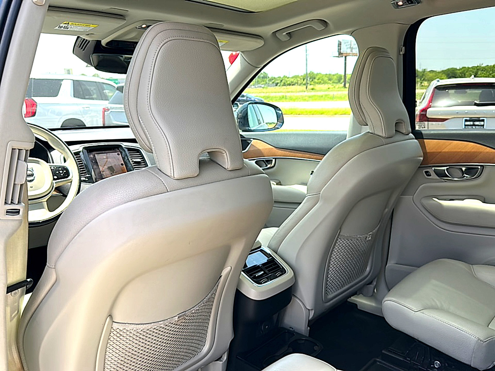 Used 2022 Volvo XC90 T6 Momentum w/ Advanced Package AWD/4WD image 18