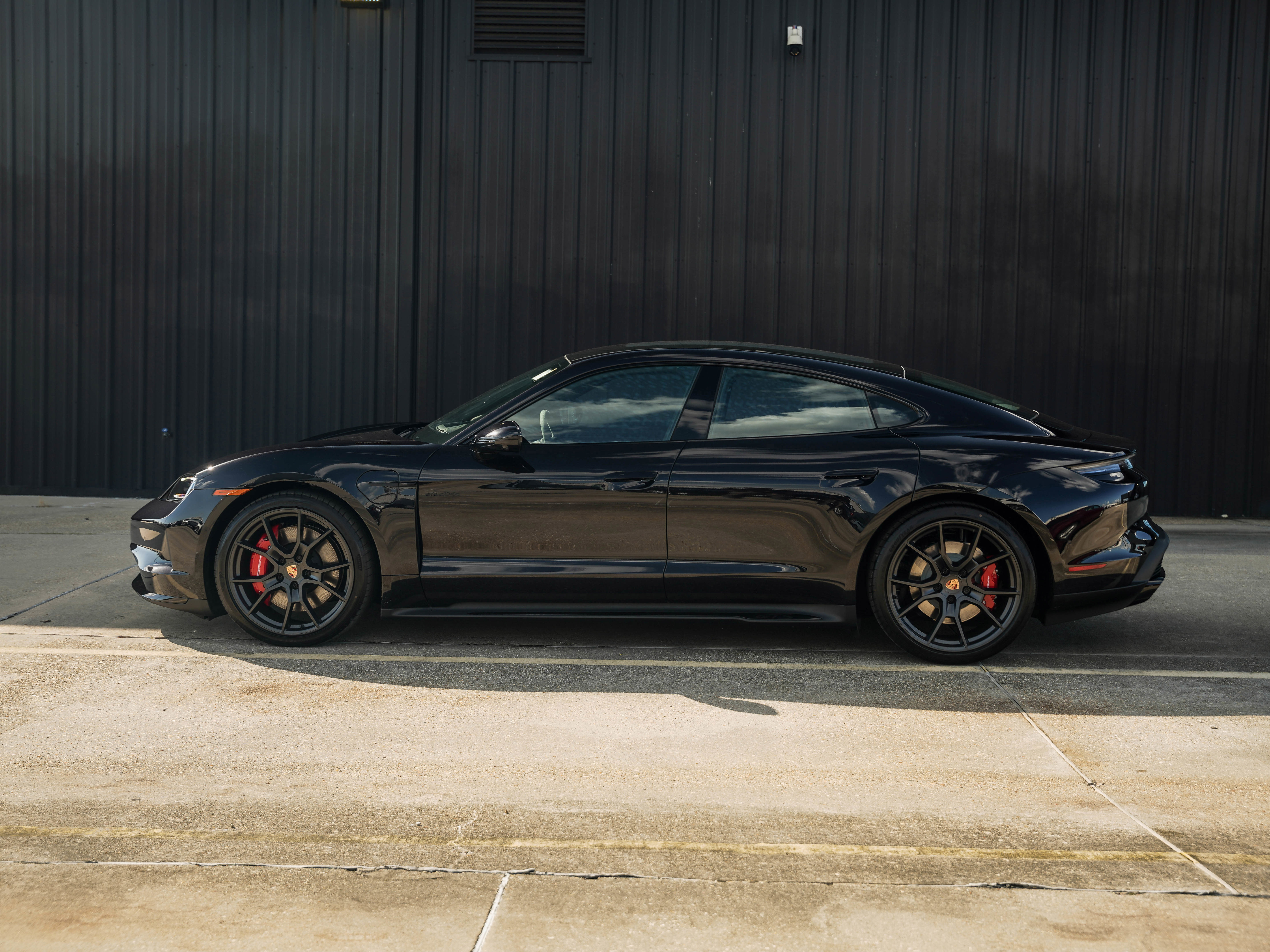 New 2025 Porsche Taycan GTS image 2