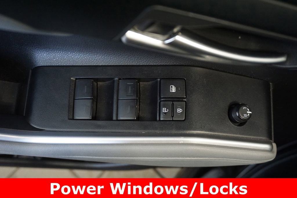 Used 2023 Toyota Highlander XLE AWD/4WD image 5