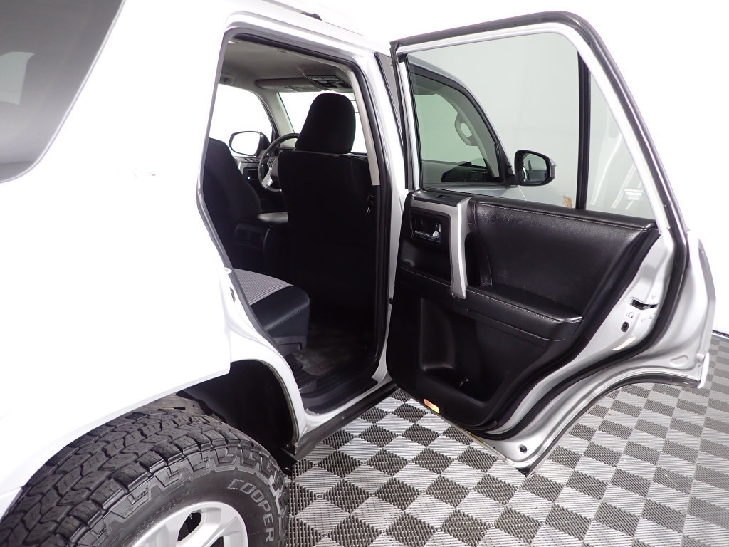 Used 2014 Toyota 4Runner SR5 AWD/4WD image 33