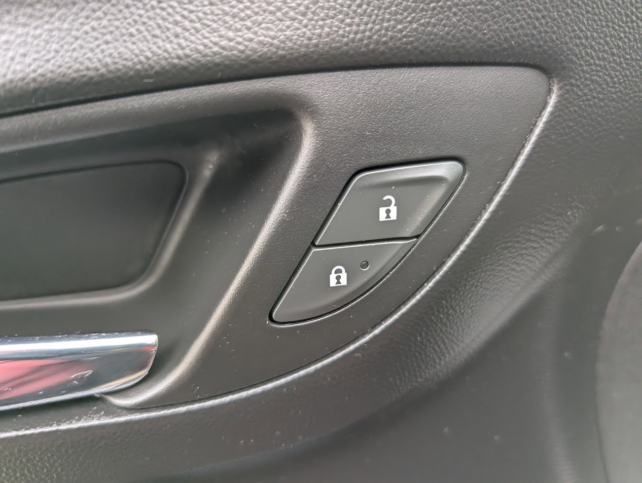 Used 2018 Chevrolet Equinox LT image 32