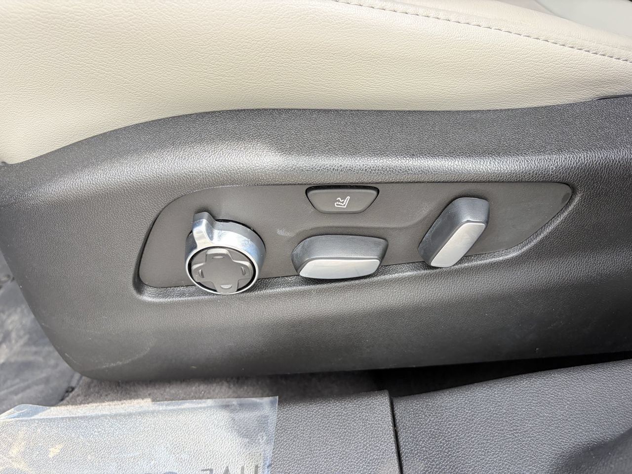 Certified 2022 Cadillac XT4 Premium Luxury FWD image 21