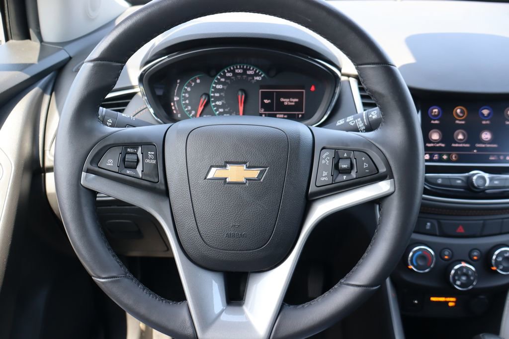 Used 2022 Chevrolet Trax LT w/ LT Convenience Package image 6