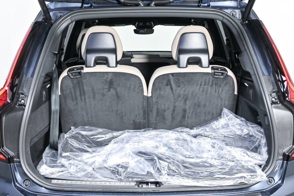 Certified 2026 Volvo XC90 B6 Plus w/ Protection Package Premier AWD/4WD image 32