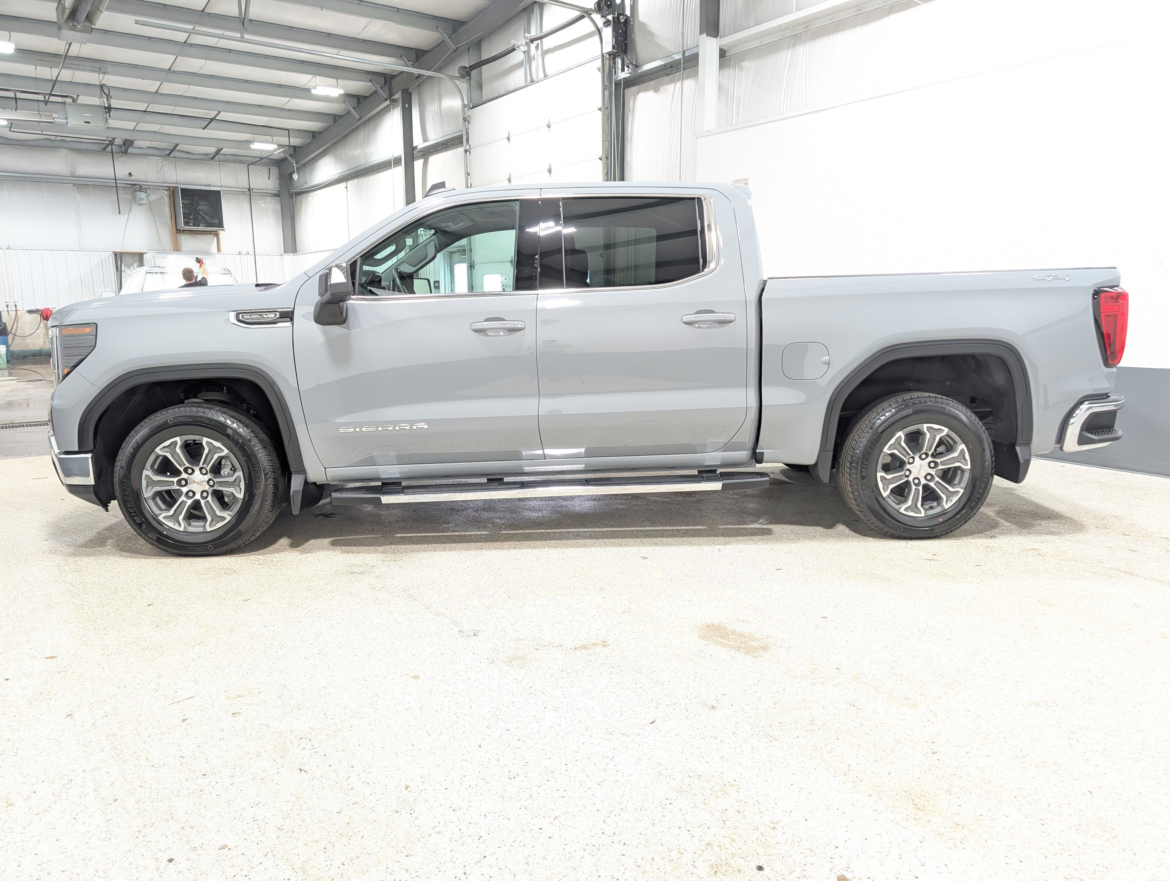 Used 2024 GMC Sierra 1500 SLE w/ Preferred Package image 6