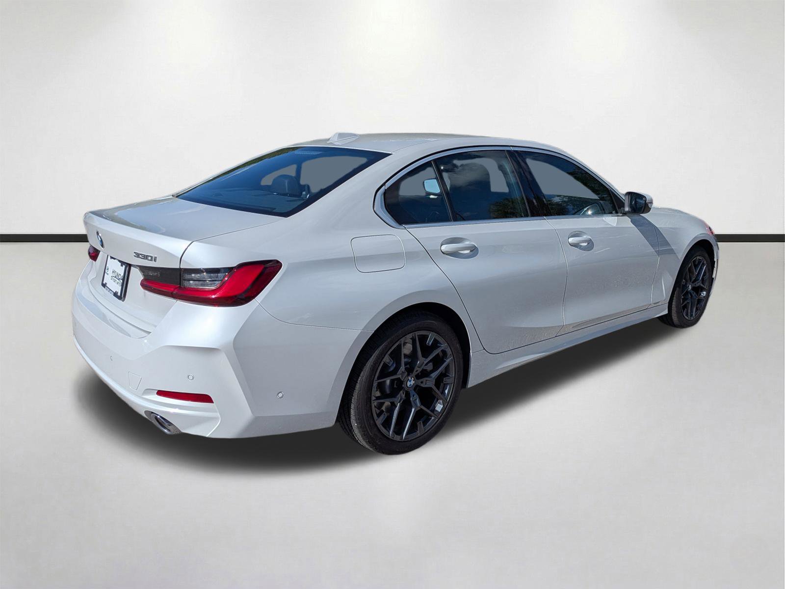 Used 2025 BMW 330i Sedan image 4