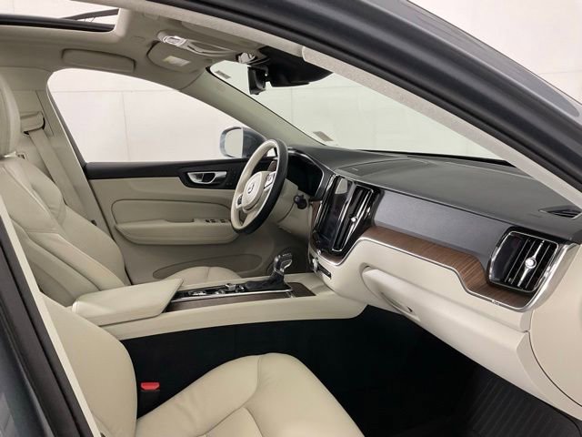 Used 2021 Volvo XC60 T5 Momentum w/ Advanced Package AWD/4WD image 32