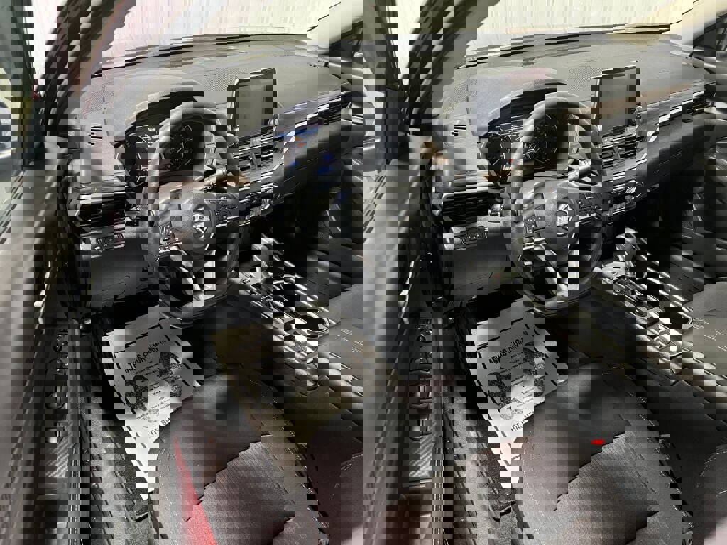 Used 2024 Nissan Altima 2.5 SV image 2