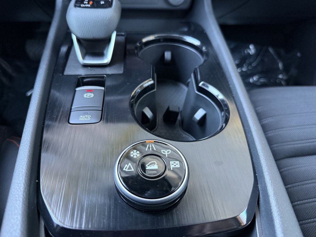 Used 2025 Nissan Rogue SV image 26