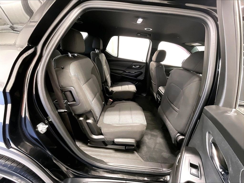 Used 2023 Chevrolet Traverse LT w/ Midnight/Sport Edition AWD/4WD image 16