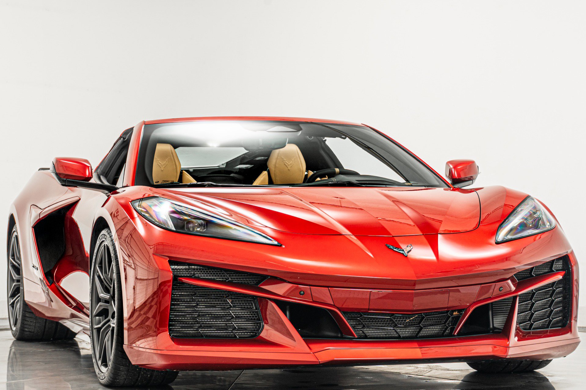 Used 2024 Chevrolet Corvette Z06 RWD image 3