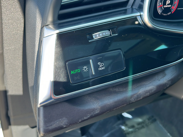 Used 2019 Audi Q8 Prestige w/ Luxury Package AWD/4WD image 23