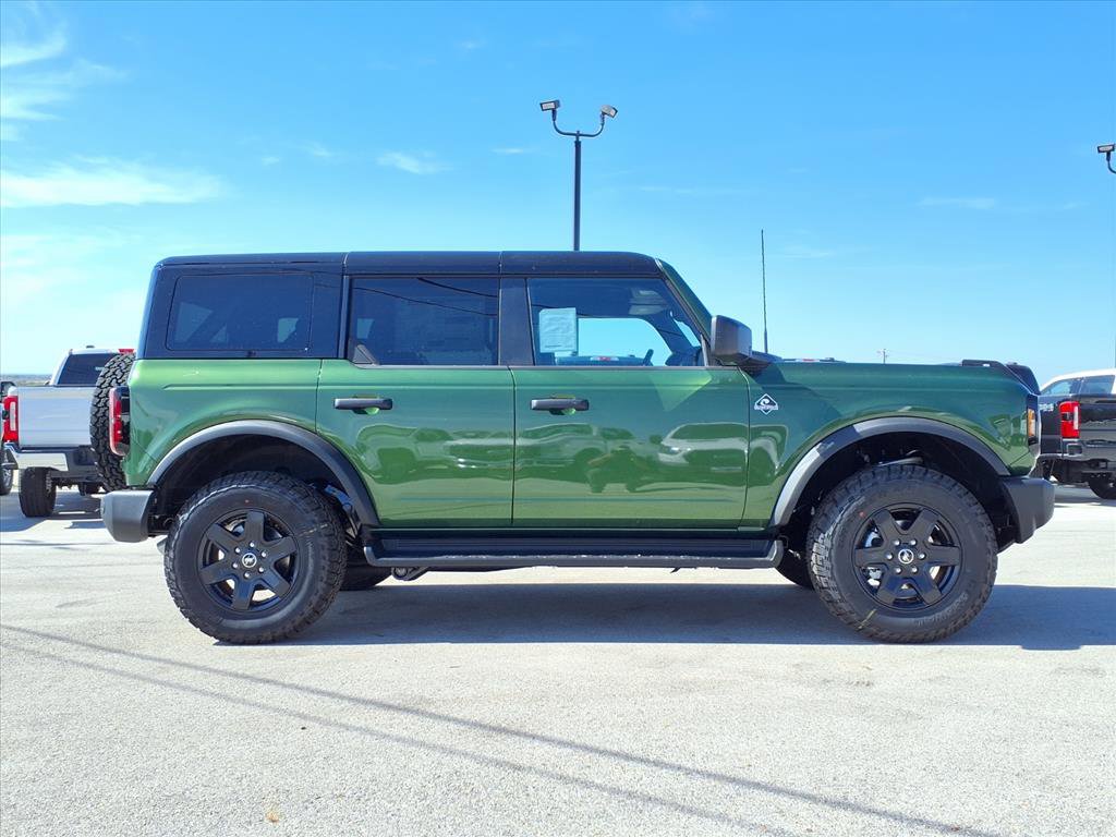 New 2025 Ford Bronco Outer Banks w/ Black Appearance Package image 3
