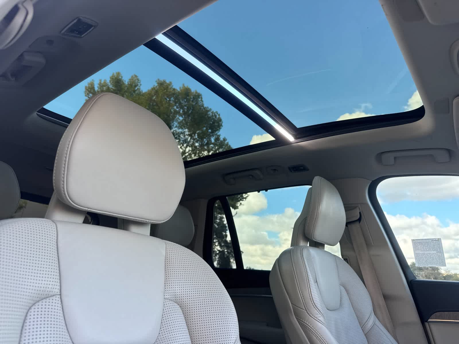 Used 2021 Volvo XC90 T8 Inscription w/ Advanced Package AWD/4WD image 18
