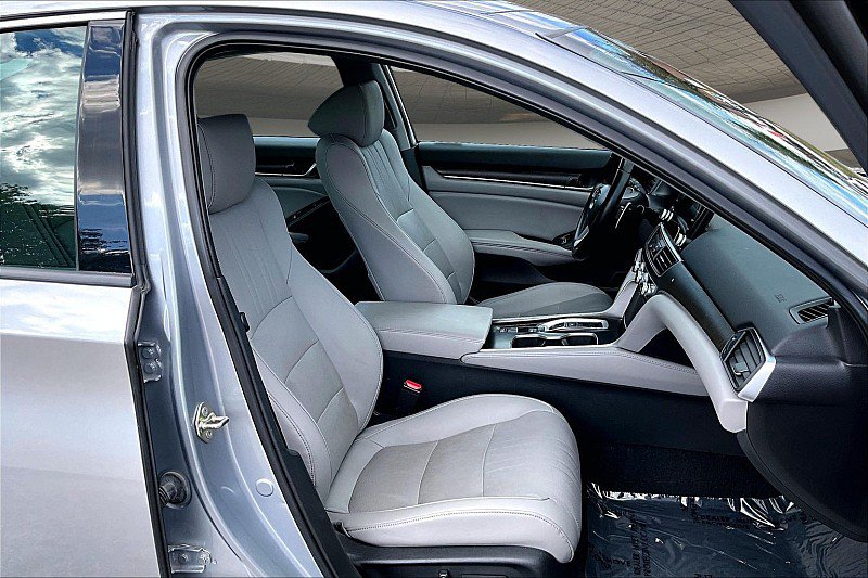 Used 2019 Honda Accord Touring image 6