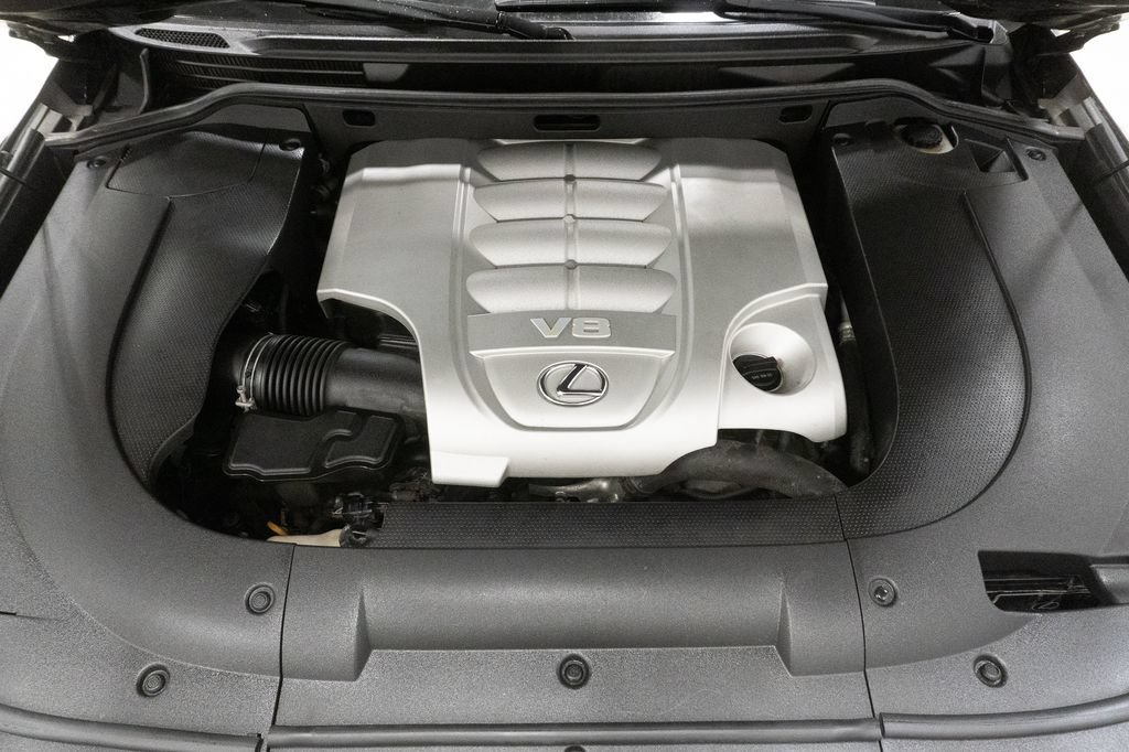 Used 2015 Lexus LX 570 4WD w/ Luxury Package image 3