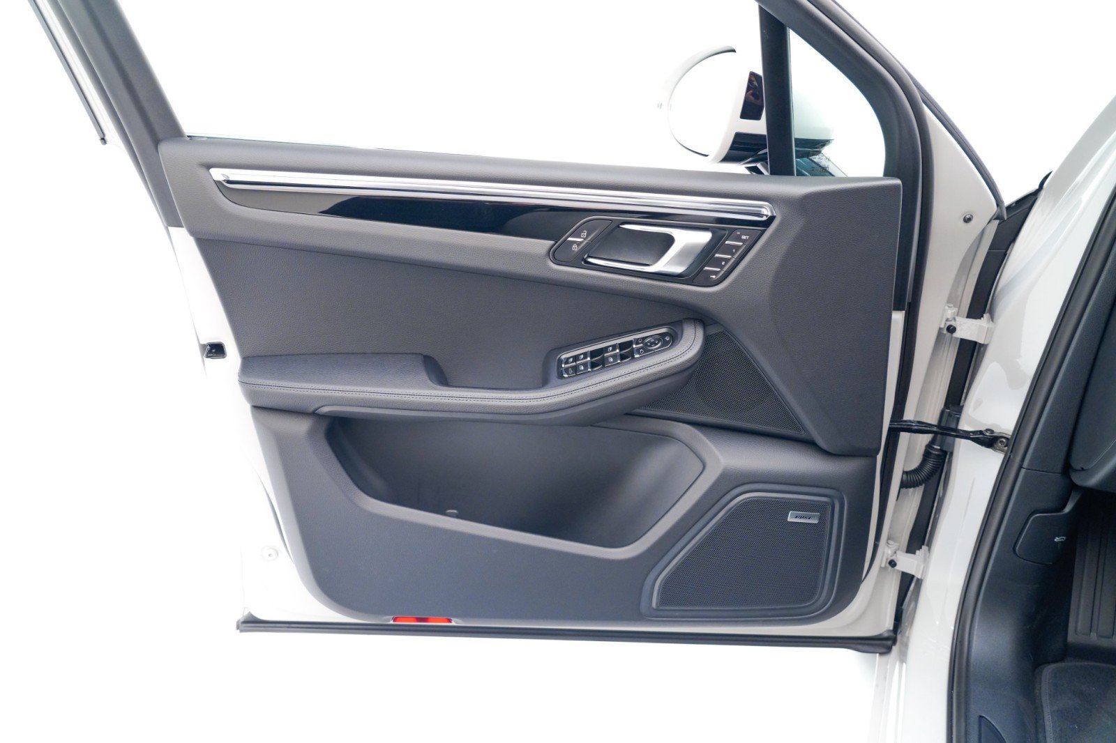 New 2026 Porsche Macan image 21