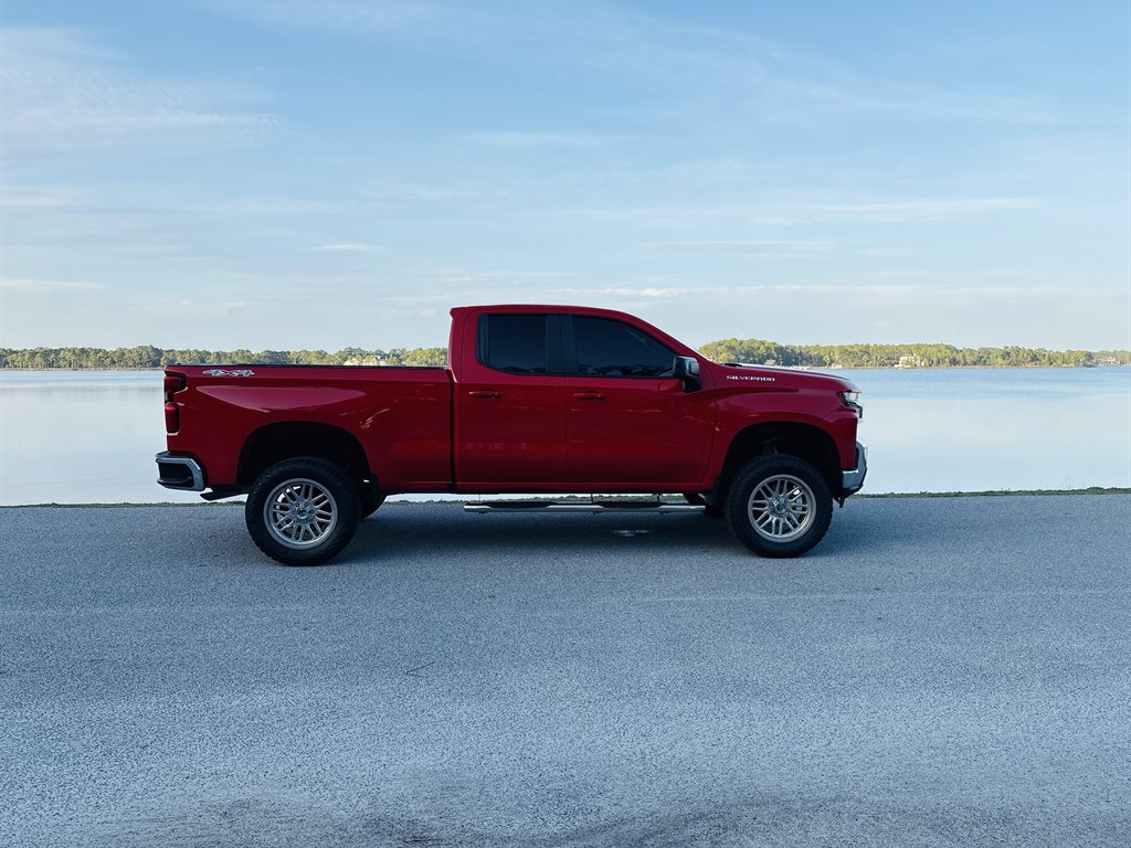 Used 2020 Chevrolet Silverado 1500 LT w/ Trailering Package image 5