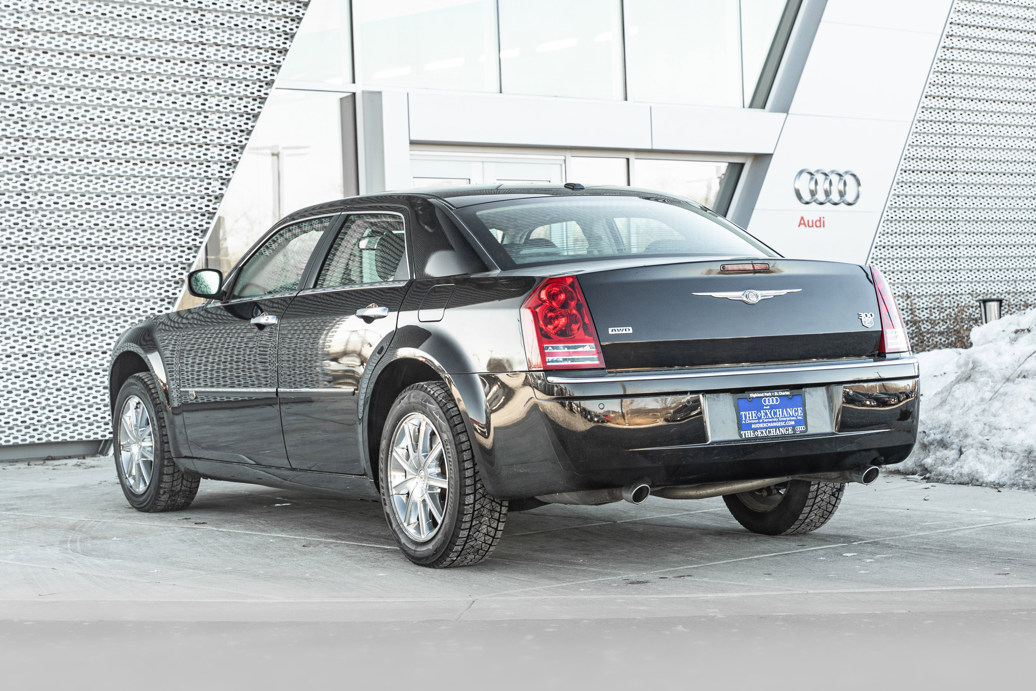 Used 2010 Chrysler 300 C image 5