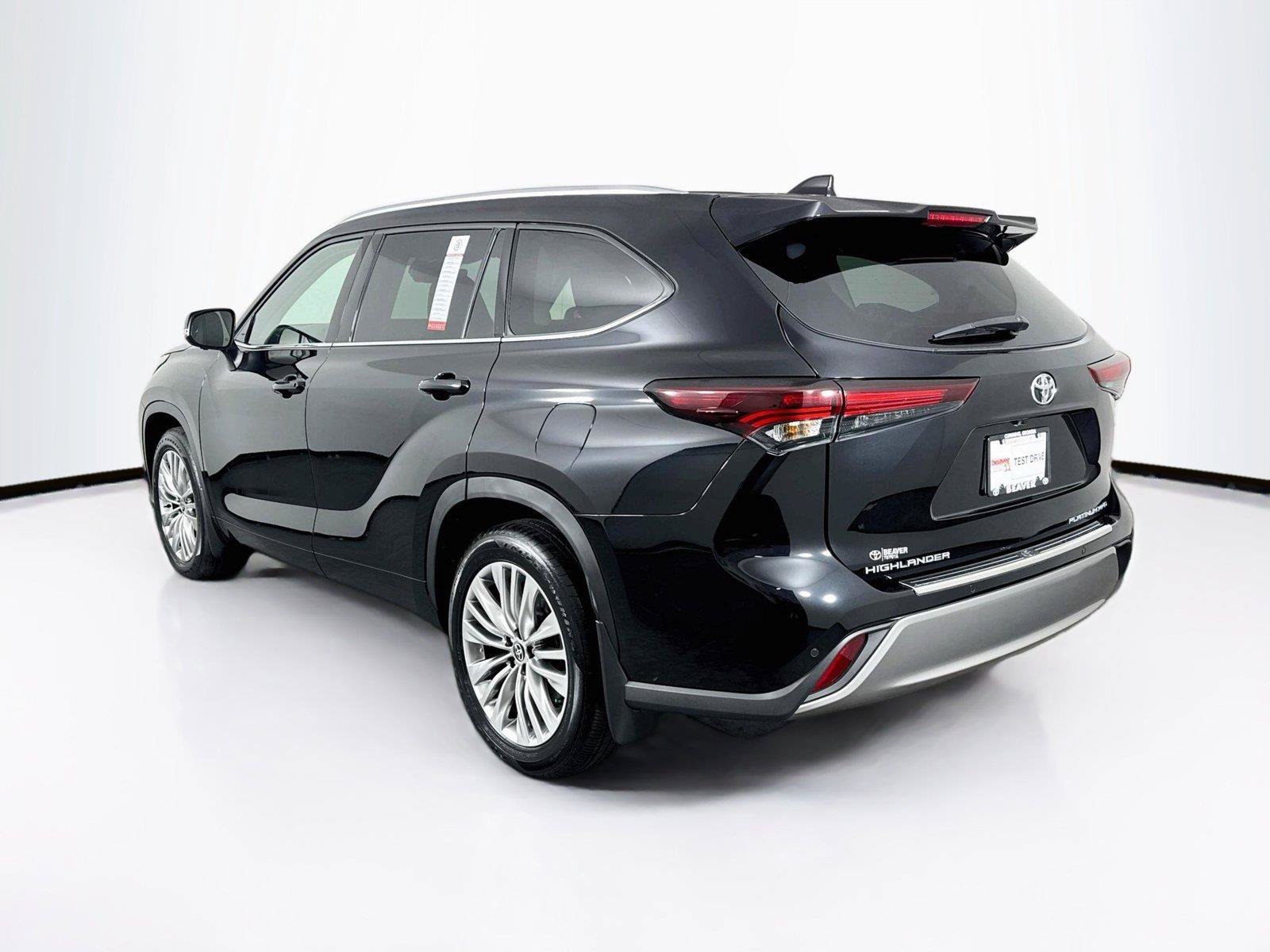 Certified 2025 Toyota Highlander Platinum AWD/4WD image 13