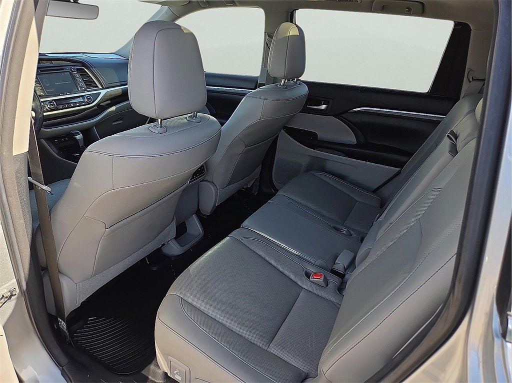 Used 2018 Toyota Highlander Limited image 10