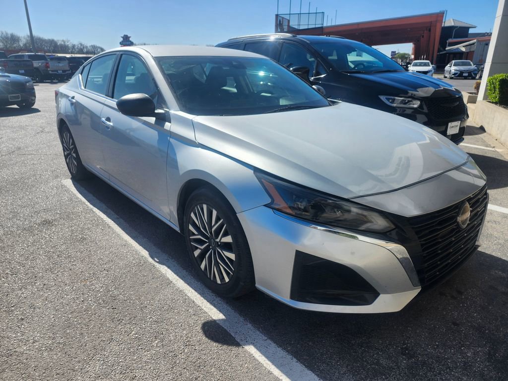 Used 2024 Nissan Altima 2.5 SV image 5