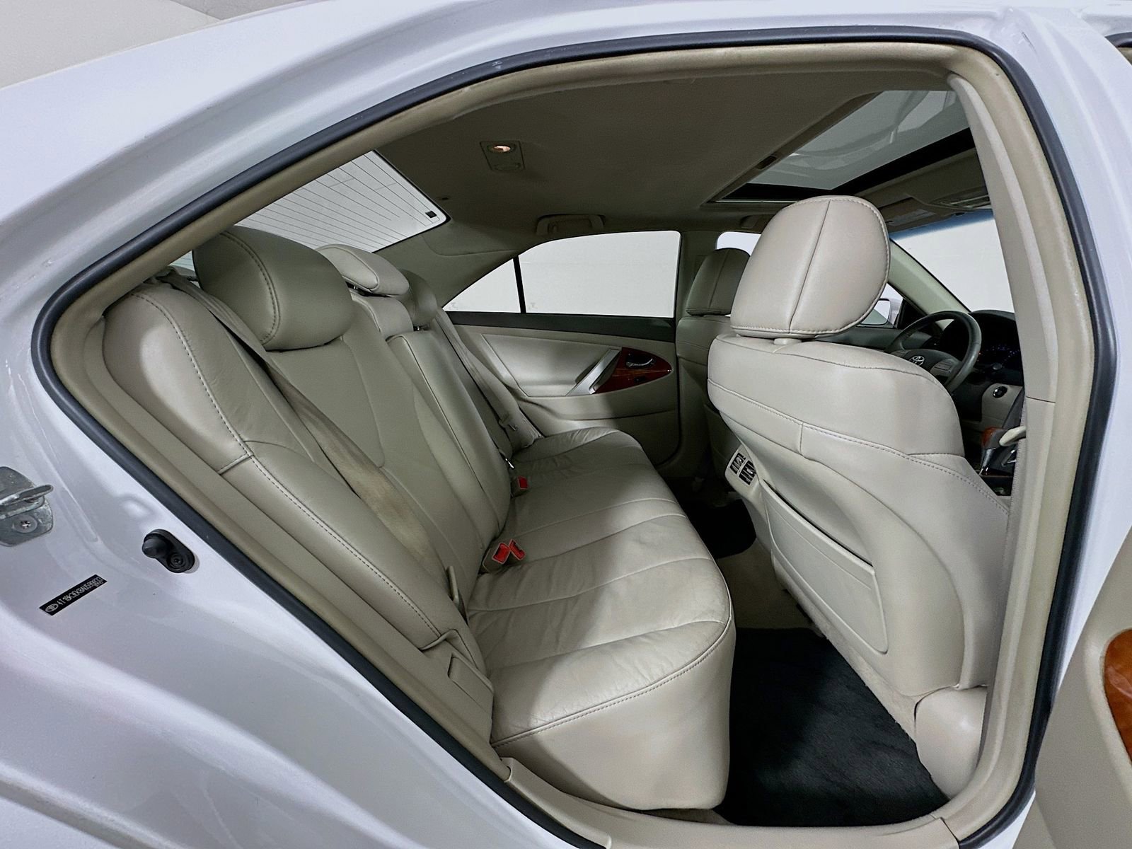 Used 2010 Toyota Camry XLE FWD image 27