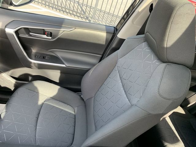 Used 2025 Toyota RAV4 XLE w/ Convenience Package image 30